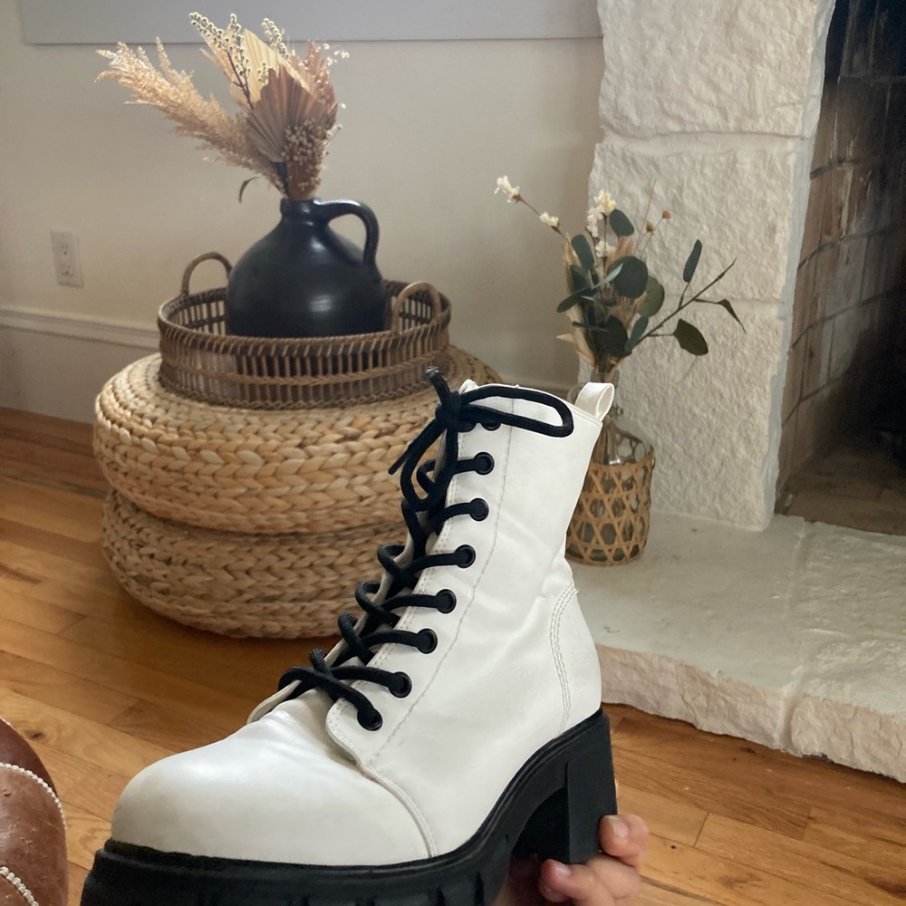 white boots - Picture 5 of 6